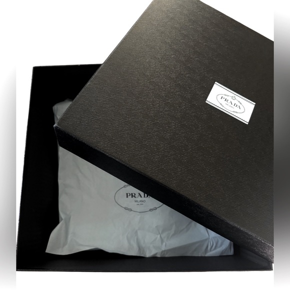 🆕PRADA Bandiliera Black Saffiano Logo Embossed Crossbody Camera Bag SHW • UNISEX - Picture 11 of 11